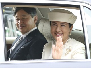 Japonsko má nového cisára. Chryzantémový trón prevzal Naruhito