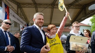 Folkór či bábkové divadlo. Aj takto prebiehali prvomájové oslavy