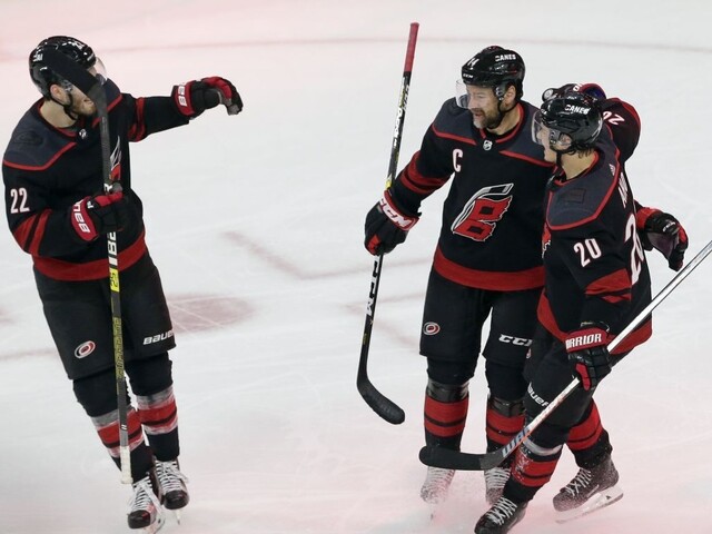 NHL: Posledný zápas je najťažší. Carolinu delí od finále jeden triumf