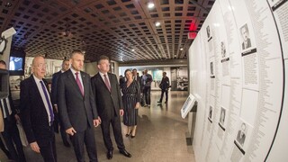 Politici by sa mali zobudiť. Premiér hovoril v USA o extrémizme