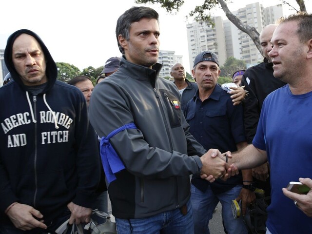 Maduro chce zastaviť zradcov, na aktivistu vydali zatykač