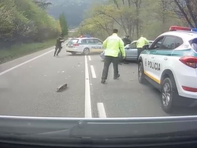 Mladíka z Poľska naháňali policajti, počas jazdy padli aj výstrely