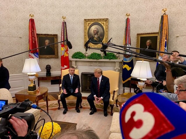 Historická návšteva v Bielom dome. Nášho premiéra prijal Trump