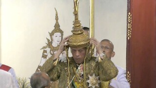 Thajsko má nového kráľa. Jeho koruna váži viac ako sedem kíl