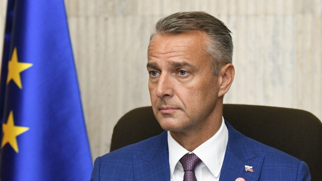 Nechceme byť montážnou dielňou. Musíme sa prispôsobiť, upozornil Raši