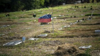 Vo Venezuele sa zrútil vrtuľník, dôstojníci leteli za Madurom