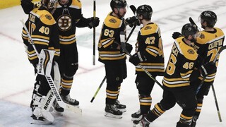 NHL: Boston je krok od finále, mečbal si vybojovali aj Sharks