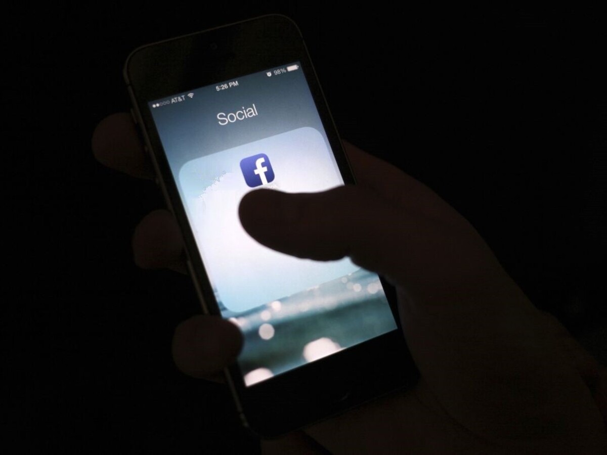 facebook mobil sociálna sieť 1140px (SITA/AP)