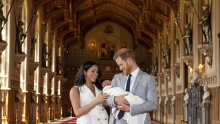Princ Harry s manželkou ukázali svoje dieťa, prezradili aj meno