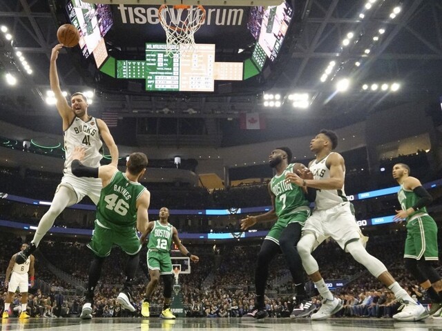 NBA: Milwaukee si po dlhej dobe zahrá vo finále, zdolali Boston