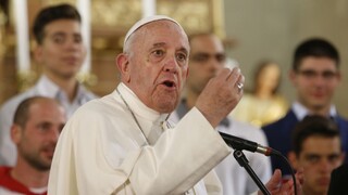 Pápež zavádza nové pravidlá, kňazi majú hlásiť sexuálne zločiny