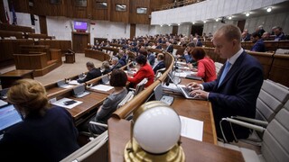 Rokovanie NR SR o žltých obálkach i núdzových zásobách ropy