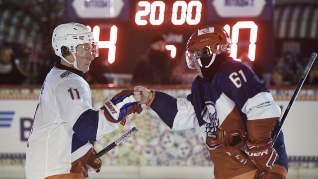 Putin odohral tradičný zápas s legendami, strelil osem gólov