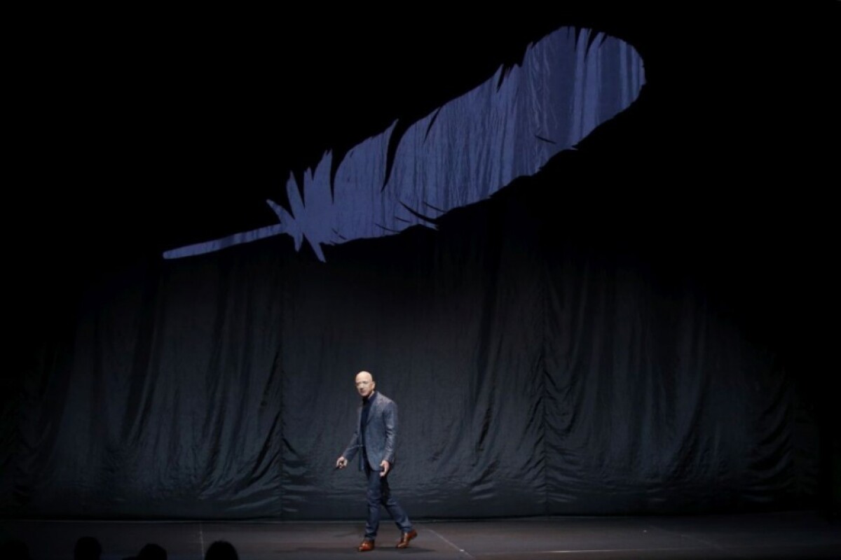 bezos-blue-origin-87369-3f01fccaf06448f587021b23314f2bf3_15ca756a.jpg