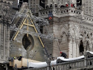 Schválili zákon o rekonštrukcii Notre-Dame, opozícia ho kritizuje