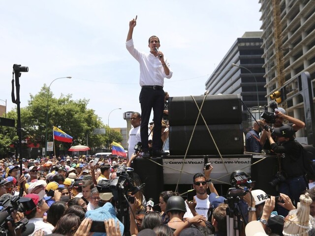 Poslancov nepustili do parlamentu. Maduro sa bojí, tvrdí Guaidó