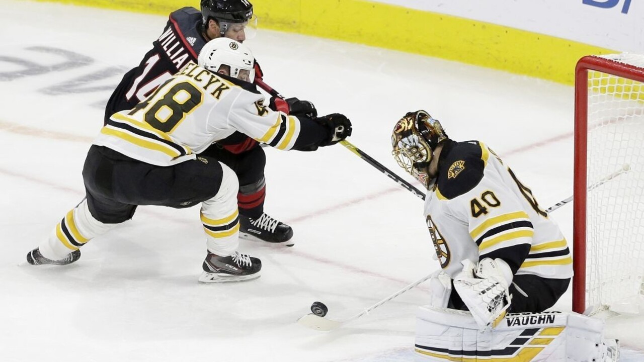 NHL: Boston s Chárom už len krok od finále, medvede víťazne aj na ľade Caroliny