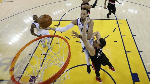 NBA: Golden State vstúpilo úspešne do konferenčného finále, Curry trafil 9 trojok