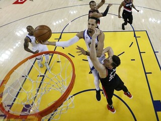 NBA: Golden State vstúpilo úspešne do konferenčného finále, Curry trafil 9 trojok