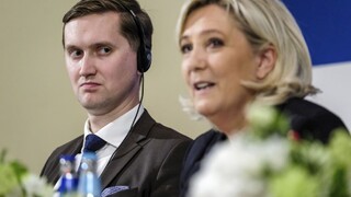 Le Penová spravila neonacistické gesto. Nevedomky, bránila sa