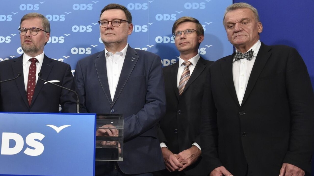 Známy český poslanec skolaboval v snemovni, našli ho pri výťahu