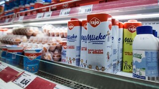 Ceny mlieka, syrov a vajec rastú pomalšie, za palivá priplácame viac