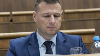 Vojna pre staré exekúcie stále trvá, parlament zákon posunul do 2. kola