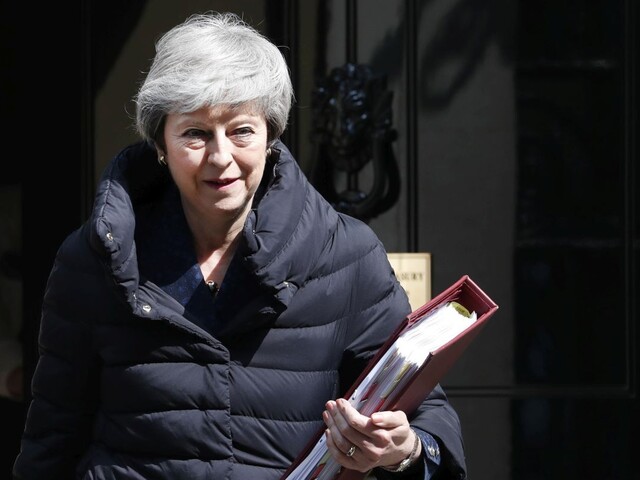 Mayová by mala odstúpiť po ďalšom hlasovaní o dohode o brexite