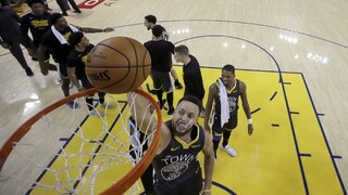 NBA: Warriors vedú v sérii, najlepším strelcom bol Curry