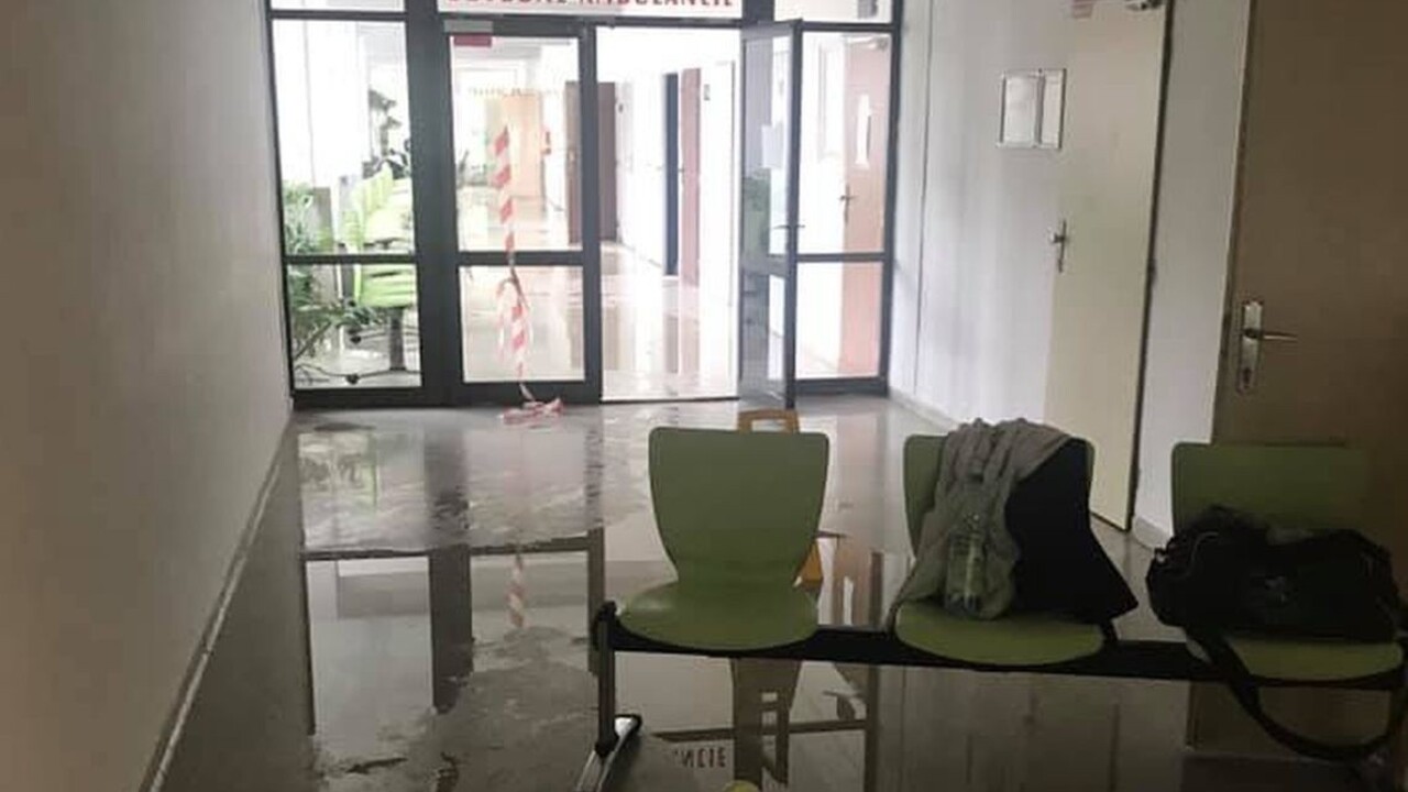 Po nočnej nehode zatvorili celú petržalskú polikliniku