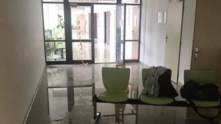 Po nočnej nehode zatvorili celú petržalskú polikliniku