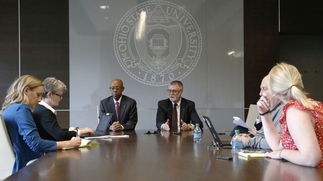 Vedenie školy zlyhalo. Športový lekár zneužil desiatky študentov