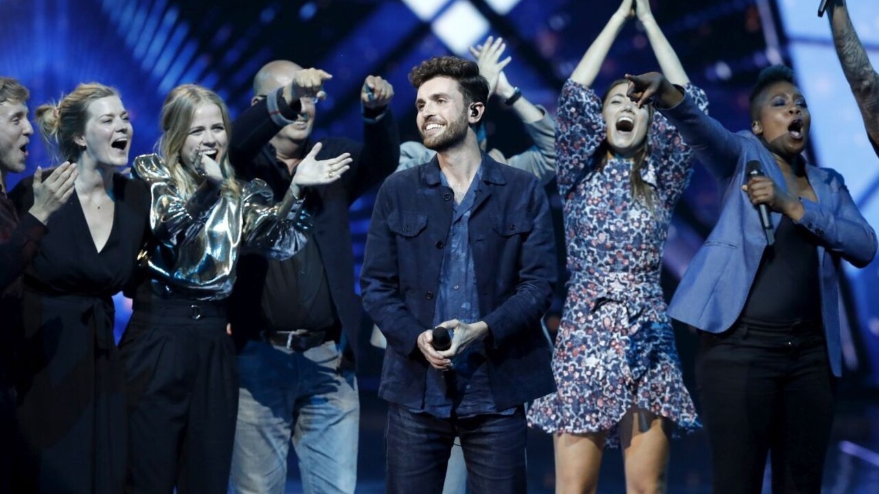 V Eurovízii bodovala milostná balada, víťaz vyzval k tolerancii