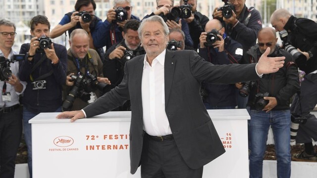 Tisícky ľudí boli proti. Delon dostal cenu za celoživotné dielo