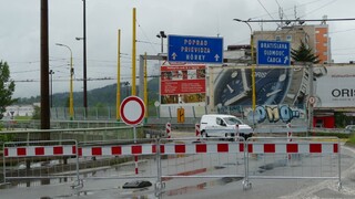 Žilina má problém. Po požiari divadla výrazne obmedzuje dopravu