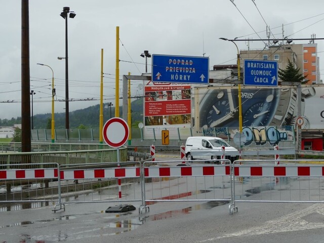 Žilina má problém. Po požiari divadla výrazne obmedzuje dopravu