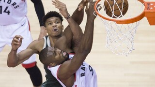 NBA: Toronto vyrovnalo sériu proti Milwaukee, hostia vybuchli v defenzíve