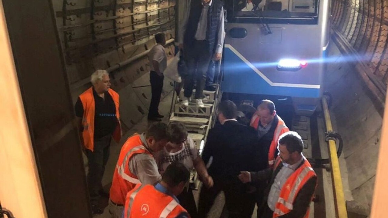 Tisíc ľudí na niekoľko hodín uviazlo v moskovskom metre