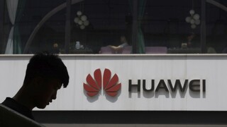 Trump pripustil dohodu s Huawei, firmu však nazval nebezpečnou