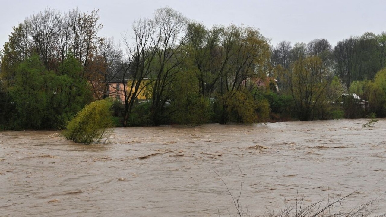 Hrozba povodní neustala. Hrozia najmä na severe a východe