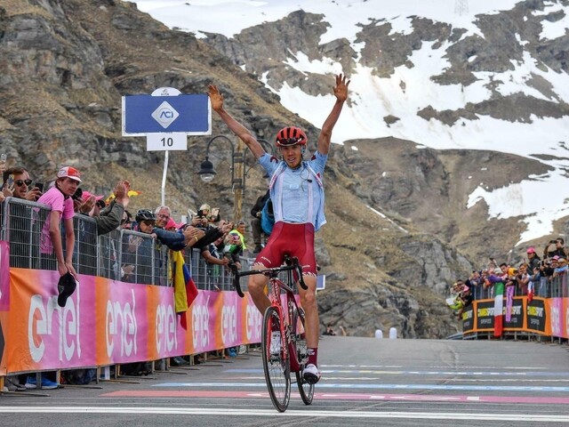 Víťazom horskej 13. etapy na Giro d'Italia sa stal Rus Zakarin