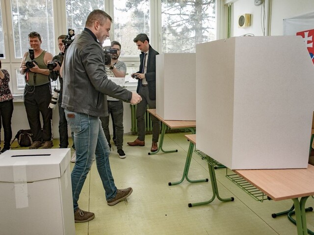 Verí proeurópskym stranám a želá si vyššiu účasť. Premiér odvolil