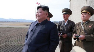 Trumpa raketové testy neznepokojili. Kimovi naďalej dôveruje