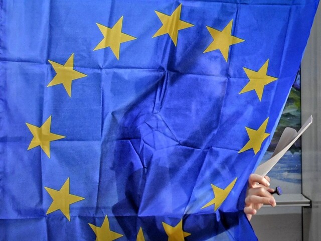 Voľby prekreslili politickú mapu v EÚ, KDH prischol Čierny Peter