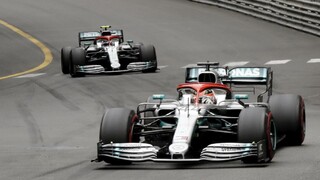 Hamilton pred seba nikoho nepustil, triumfoval v Monaku