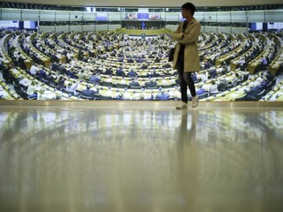 Získali liberáli aj populisti. Ako sa menia sily v europarlamente