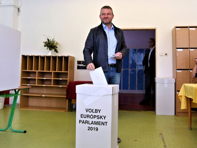 Pellegrini je spokojný s 12 europoslancami, ktorí nie sú proti EÚ