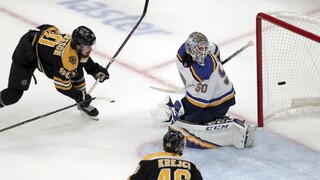 NHL: Boston začal finále víťazstvom, Chára sa pred koncom zranil