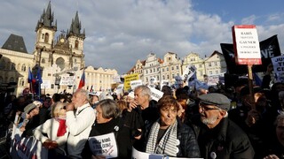Nech ide na detektor lži, vyzval spevák z Lucie Babiša