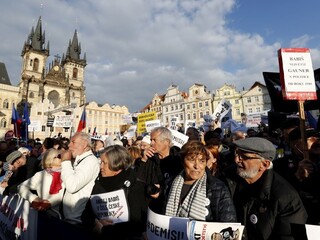 Nech ide na detektor lži, vyzval spevák z Lucie Babiša